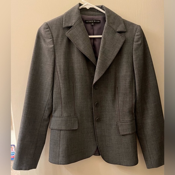 ANTONIO MELANI Jackets & Blazers - EUC Antonio Melani Suit Jacket with stitching detail.